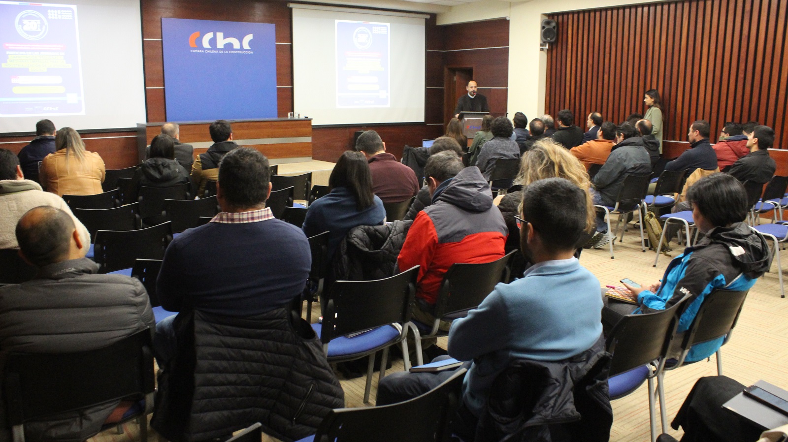 En Temuco Minvu y CChC capacitan a más de 350 pequeñas y medianas empresas en Industrialización de la Vivienda Social
