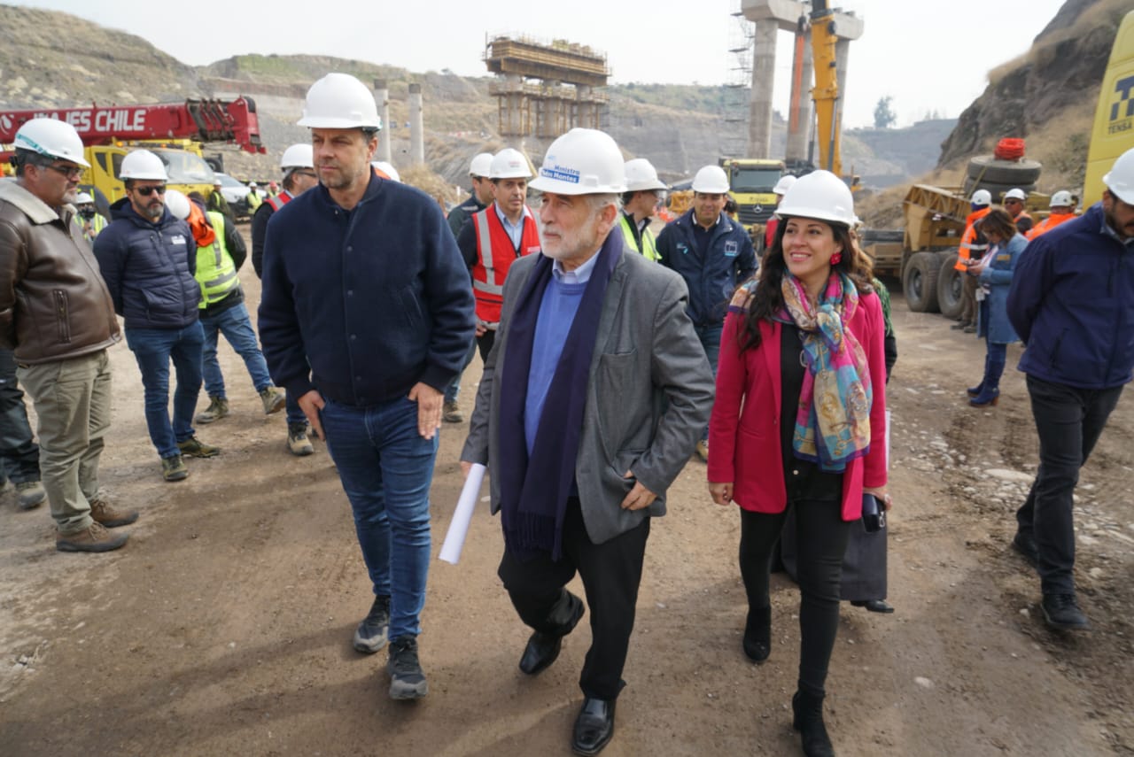 Avanza construcción de viaducto y paso superior que permitirán reducir tiempos de traslado de familias de Bajos de Mena