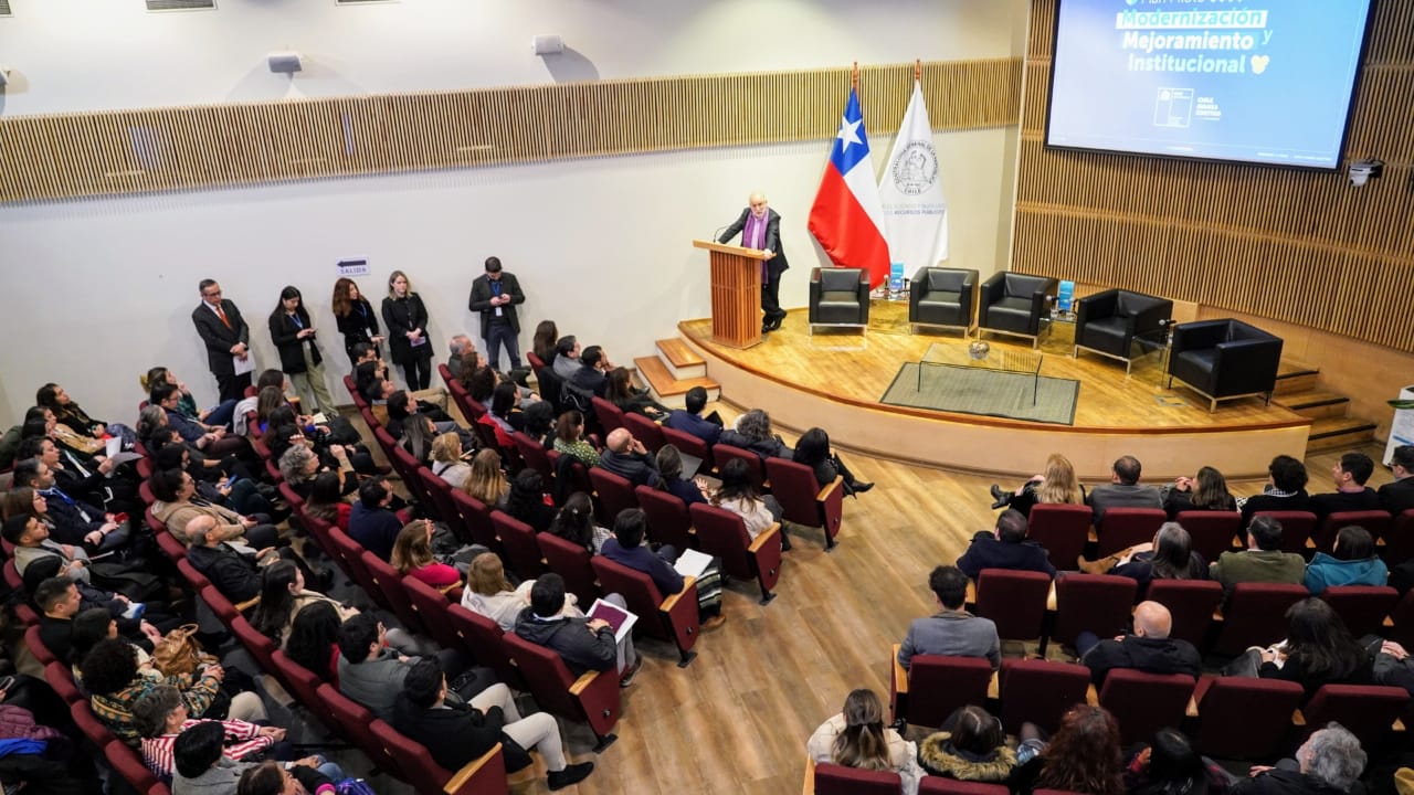 Ministro Montes encabeza capacitaciones a funcionarias y funcionarios en el marco de la Modernización y Mejoramiento institucional del Minvu