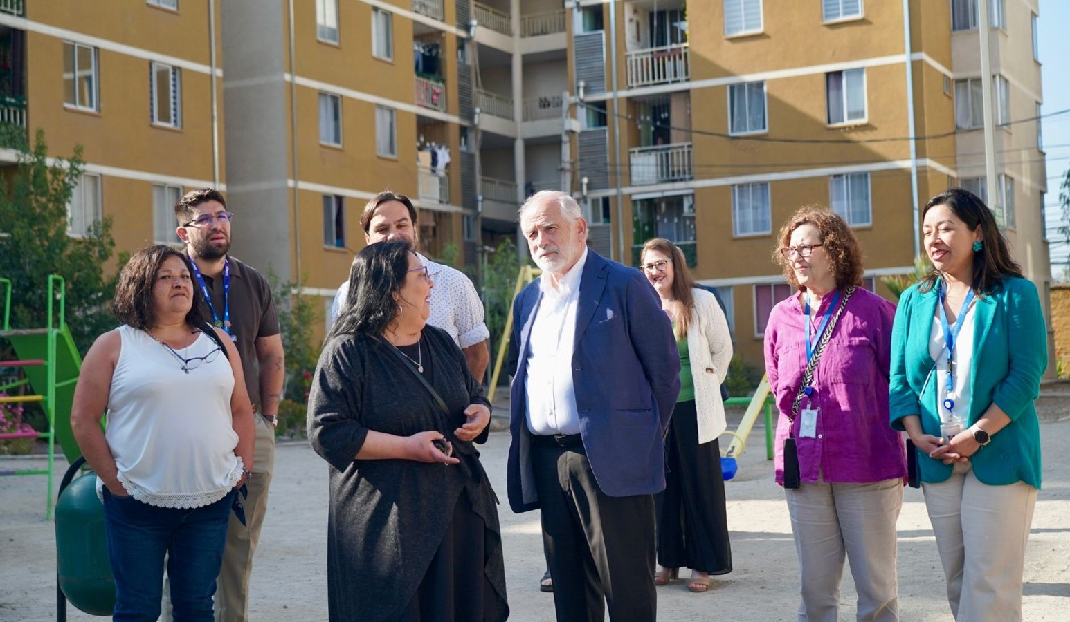 Minvu presenta guías con recomendaciones prácticas para mejorar la seguridad en condominios y barrios