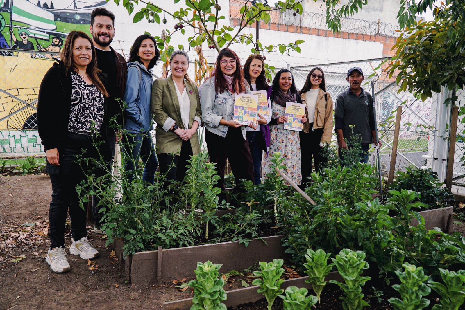 Subsecretaria Elgueta conoce experiencia de “Manzanas de Cuidados” de Bogotá como parte del intercambio internacional de Minvu