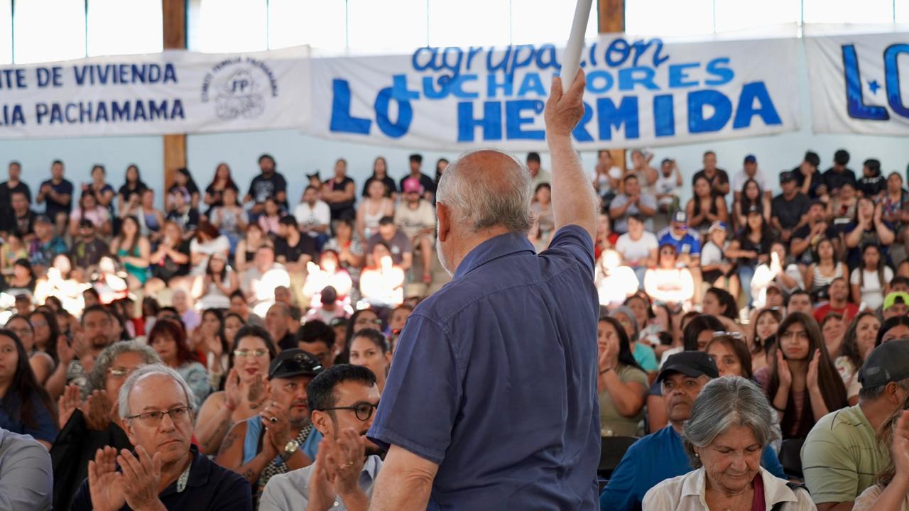 Ministro Montes destaca Plan Habitar Lo Hermida como ejemplo para el diálogo social