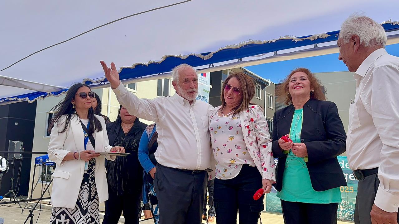 316 familias recibieron las llaves de su casa en San Antonio y se suman a las más de 800 que hicieron lo propio en Los Andes y San José de Maipo
