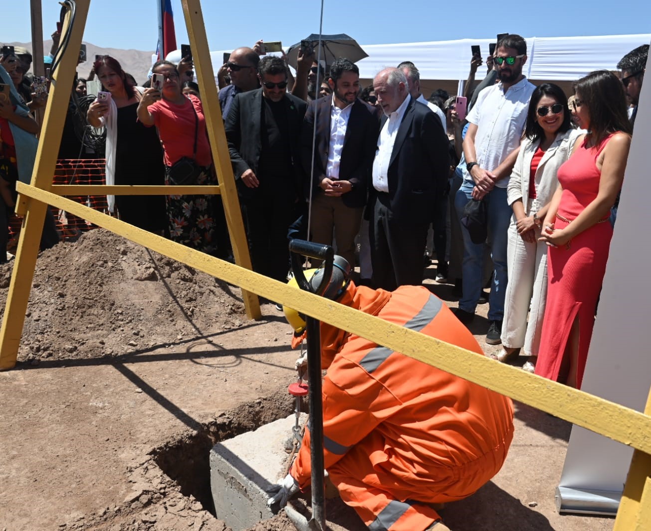 Ministro Montes encabeza inicio de obras de dos megaproyectos que beneficiarán a 944 familias de Alto Hospicio