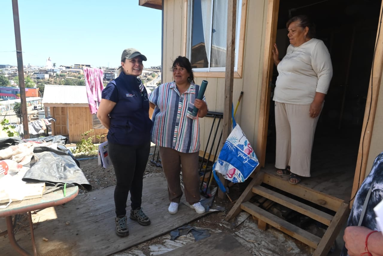 Ministra (S) Elgueta encabeza intenso despliegue Minvu en zonas afectadas por mega incendio