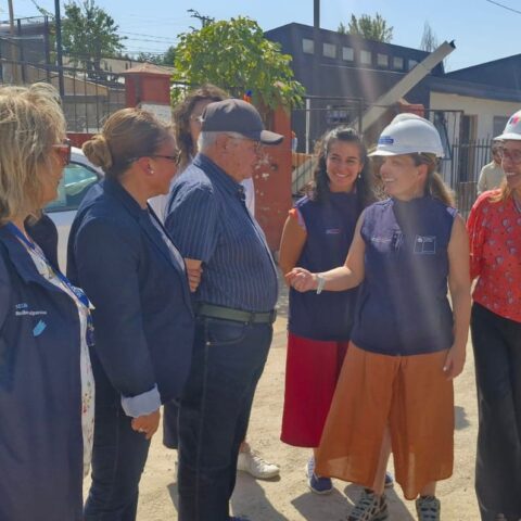Subsecretaria Elgueta visita junto a damnificados del incendio nuevo proyecto de viviendas en Quilpué