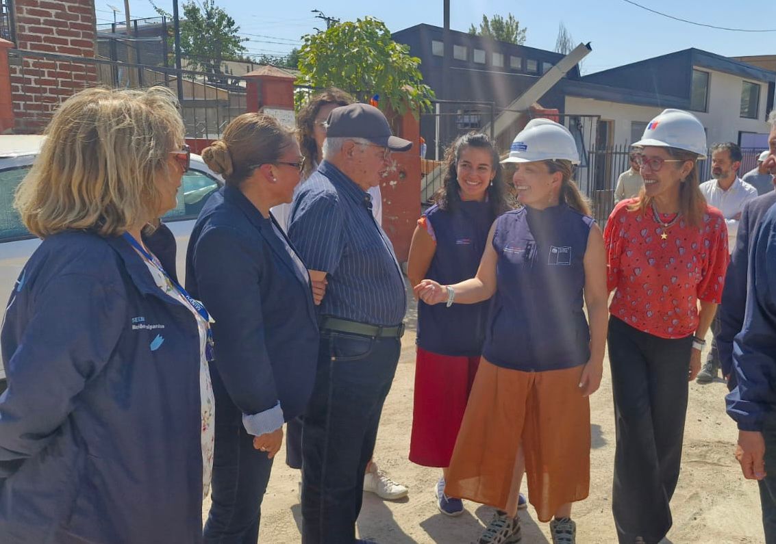 Subsecretaria Elgueta visita junto a damnificados del incendio nuevo proyecto de viviendas en Quilpué