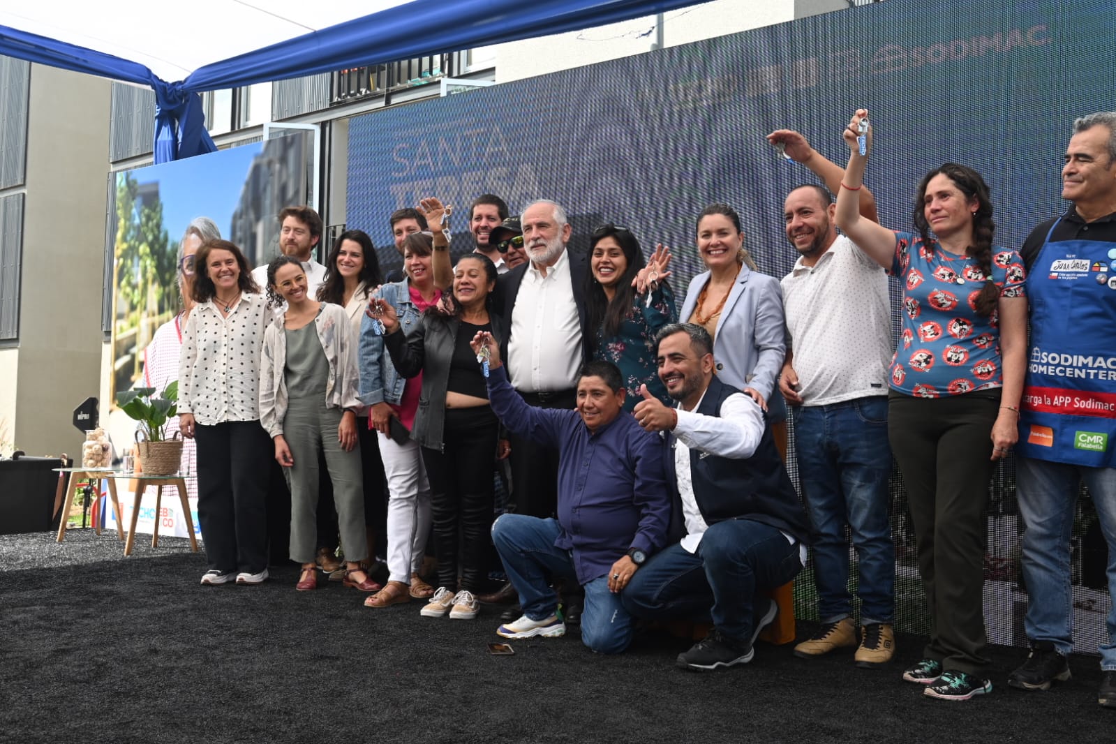 Ministro Montes encabeza entrega de proyecto de integración social en San Bernardo reconocido por su alto estándar de construcción y diseño