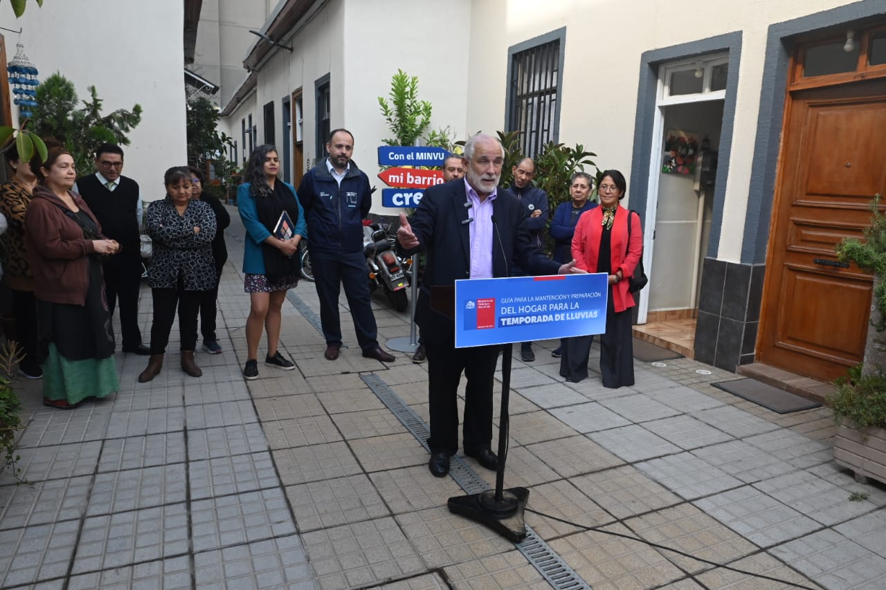 Ministro Montes presenta guía de recomendaciones para que los hogares estén bien preparados ante el inicio de las estaciones de lluvias