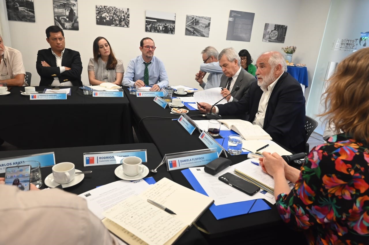 Ministro Montes y presidente de la CChC lideran encuentro para agilizar proyectos habitacionales en todo el país