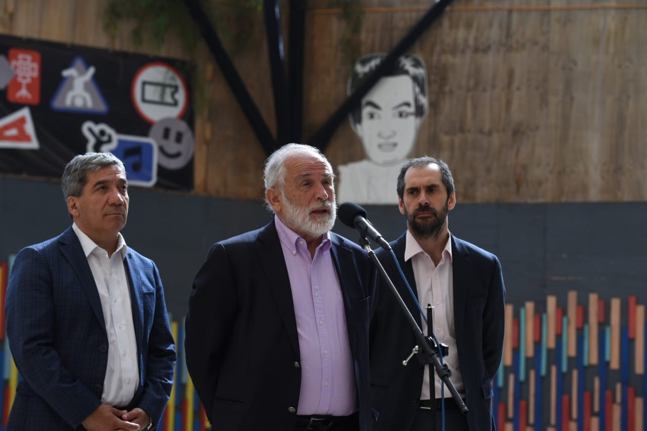 Ministro Montes valora diálogo con sector privado para agilizar inversiones del plan de emergencia: “Es muy positivo en la perspectiva de un nuevo Estado”