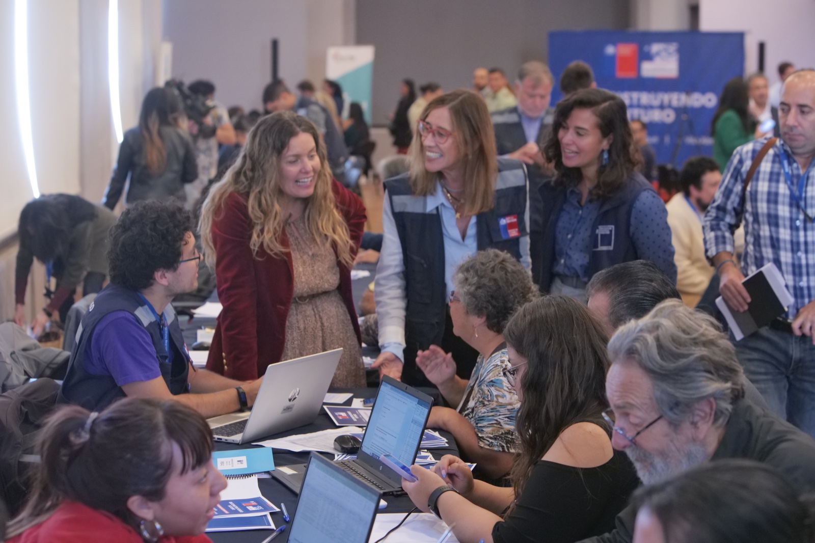 Minvu intensifica vinculación de familias damnificadas con empresas constructoras para agilizar reconstrucción