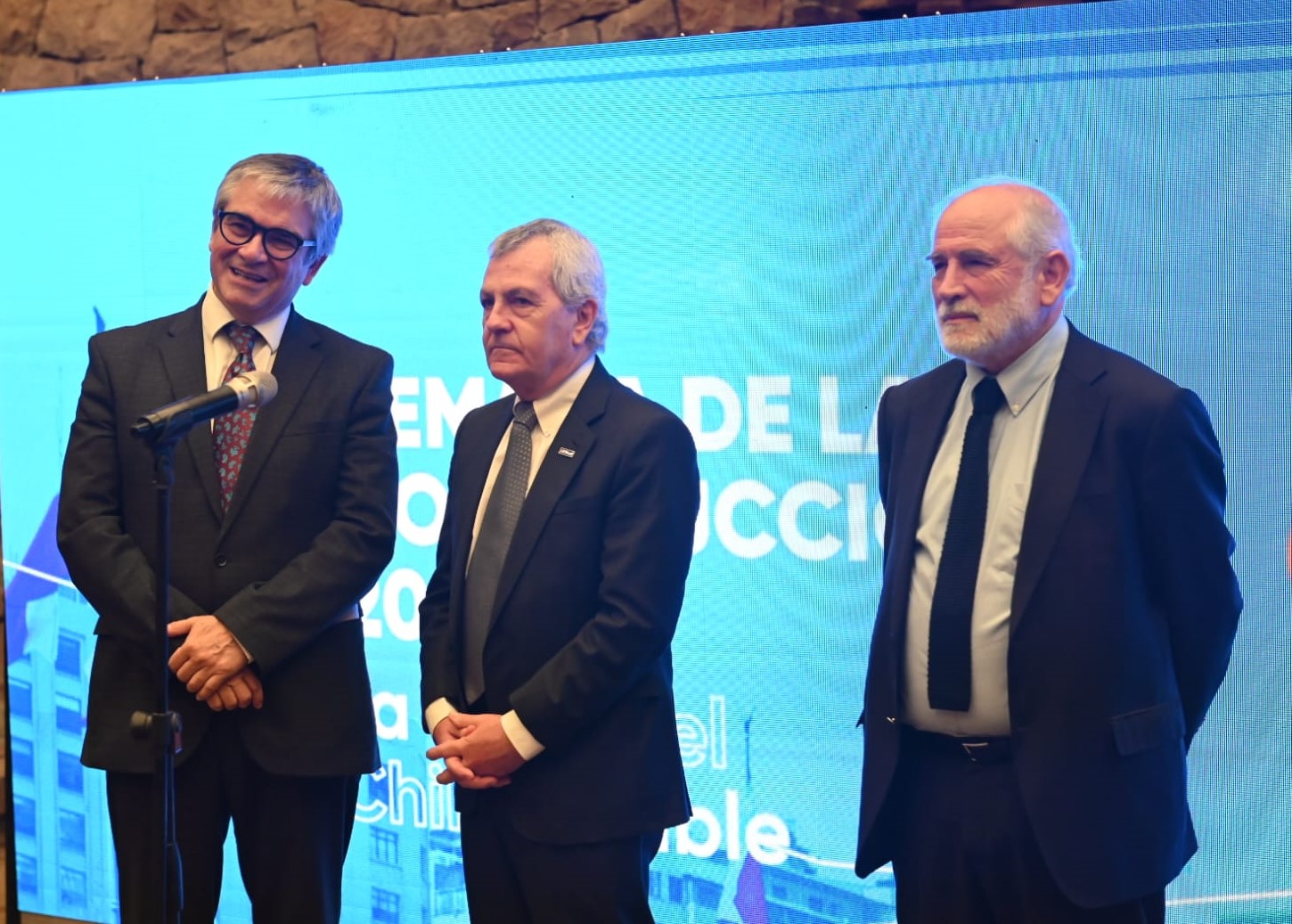Ministro Montes informa que el Plan de Emergencia Habitacional alcanza un 74,4% de avance