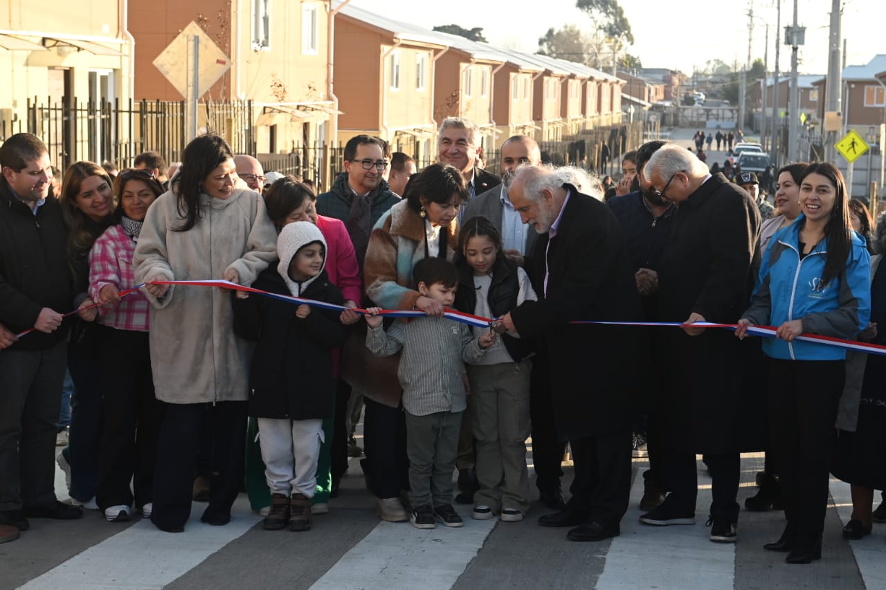 Ministro Montes encabeza inauguración de proyecto habitacional en San Pedro de la Paz y pone nueva meta a Biobío: llegar a 24 mil viviendas entregadas