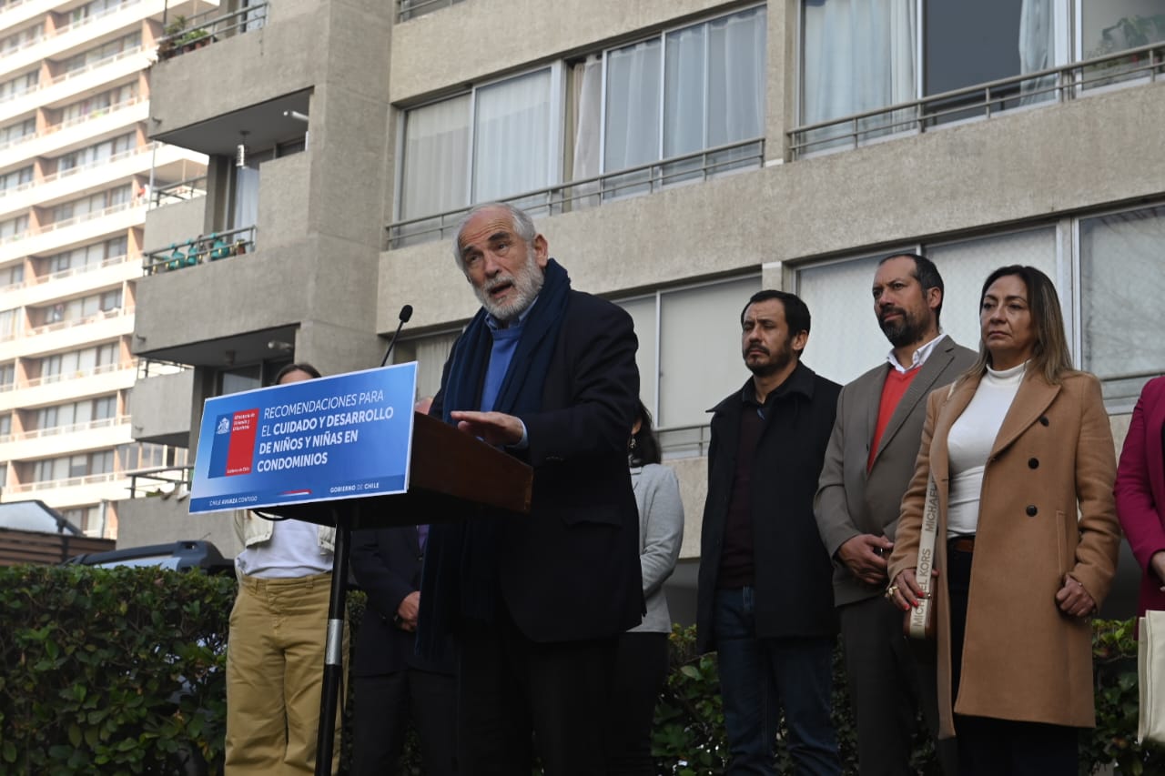 Ministro Montes anuncia el impulso de iniciativas legales y normativas para mejorar la seguridad en condominios en altura