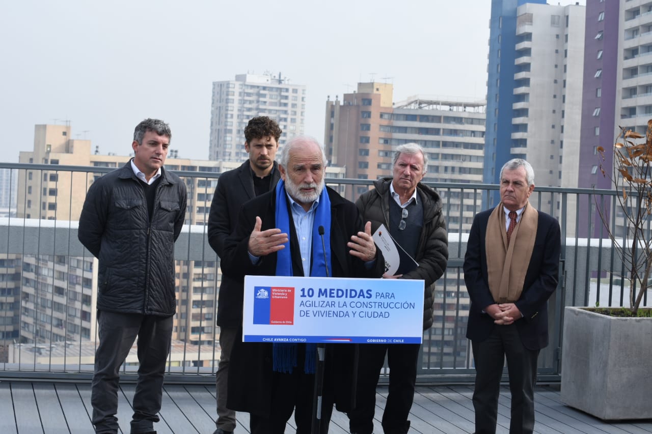 Ministro Montes anuncia inversión para modernizar trámites digitales de la construcción y enfrentar la permisología