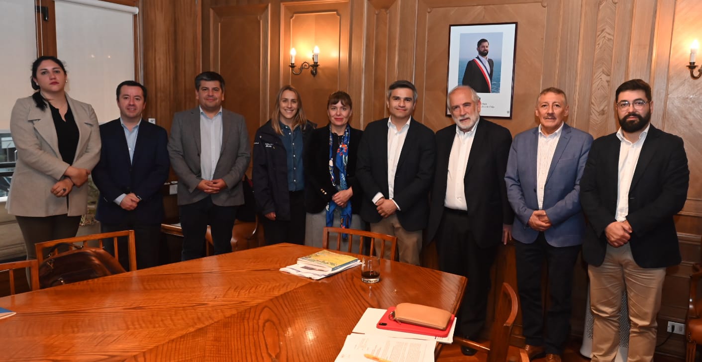 Autoridades acordaron actualización de inventario de humedales y estudio de suelos en la región de Aysén para factibilizar proyectos habitacionales con normativa ambiental