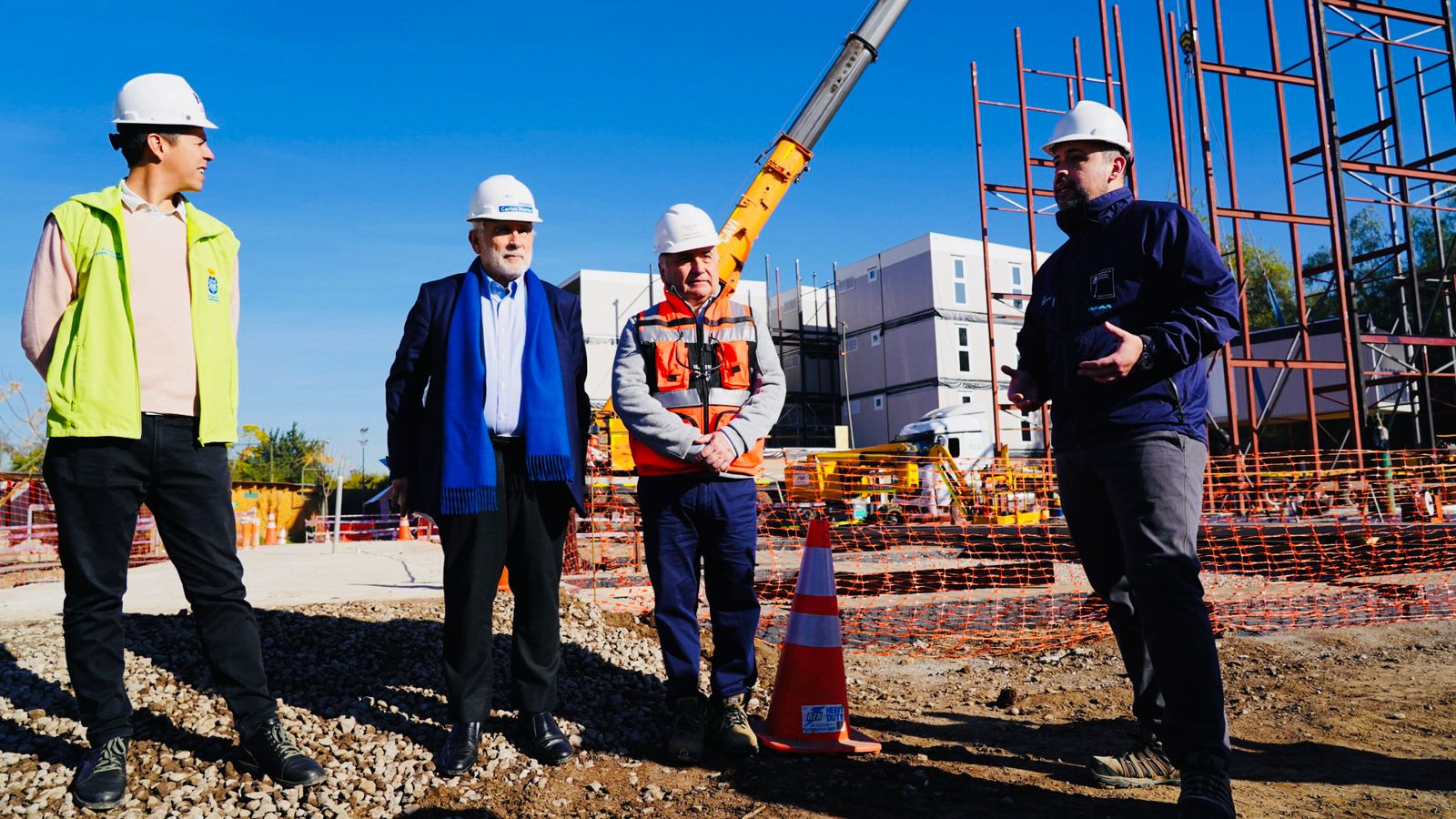 Renca: ministro Montes visita avance de obras de proyecto de vivienda industrializada que será parte del programa Arriendo a Precio Justo