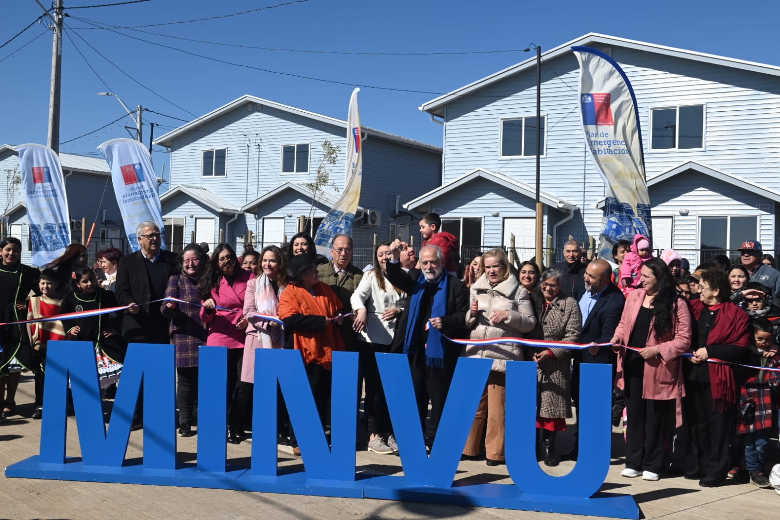Ministro Montes entrega 247 viviendas del Plan de Emergencia Habitacional a familias de Los Ángeles