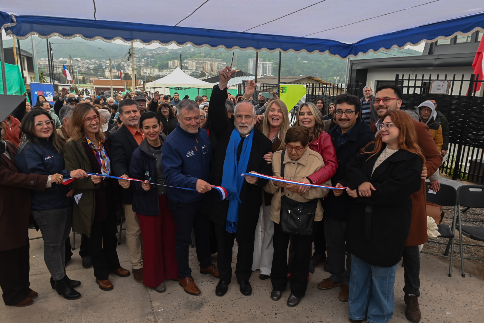 Ministro Montes entrega nuevas viviendas de la reconstrucción a familias de Quilpué