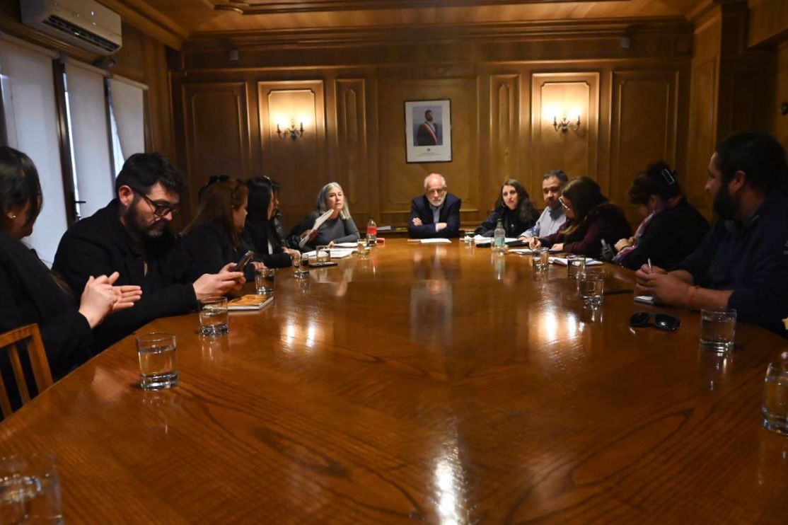 Ministro Montes se reúne con federación de cooperativas del megacampamento de San Antonio