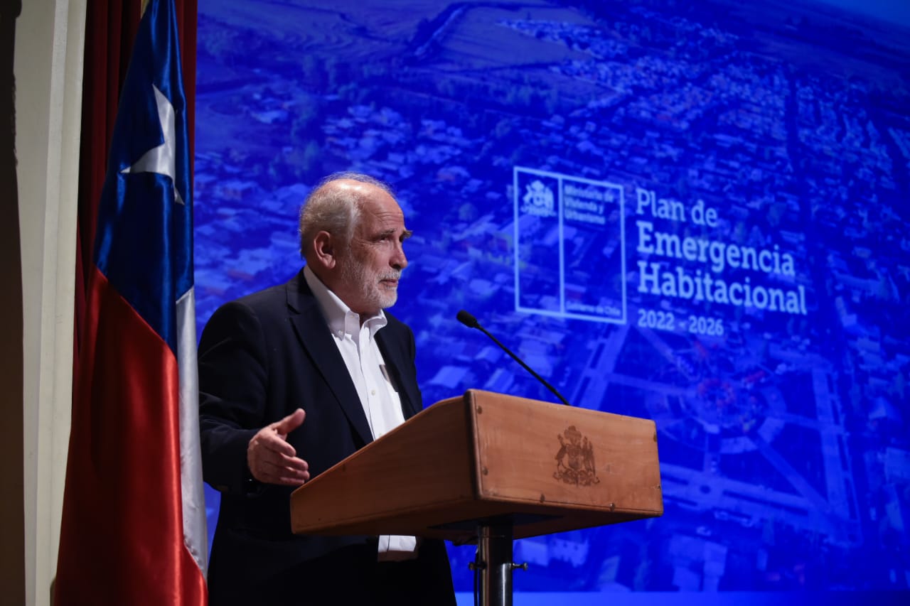 Ministro Montes aboga por consenso para que Plan de Emergencia Habitacional siga por 4 años más