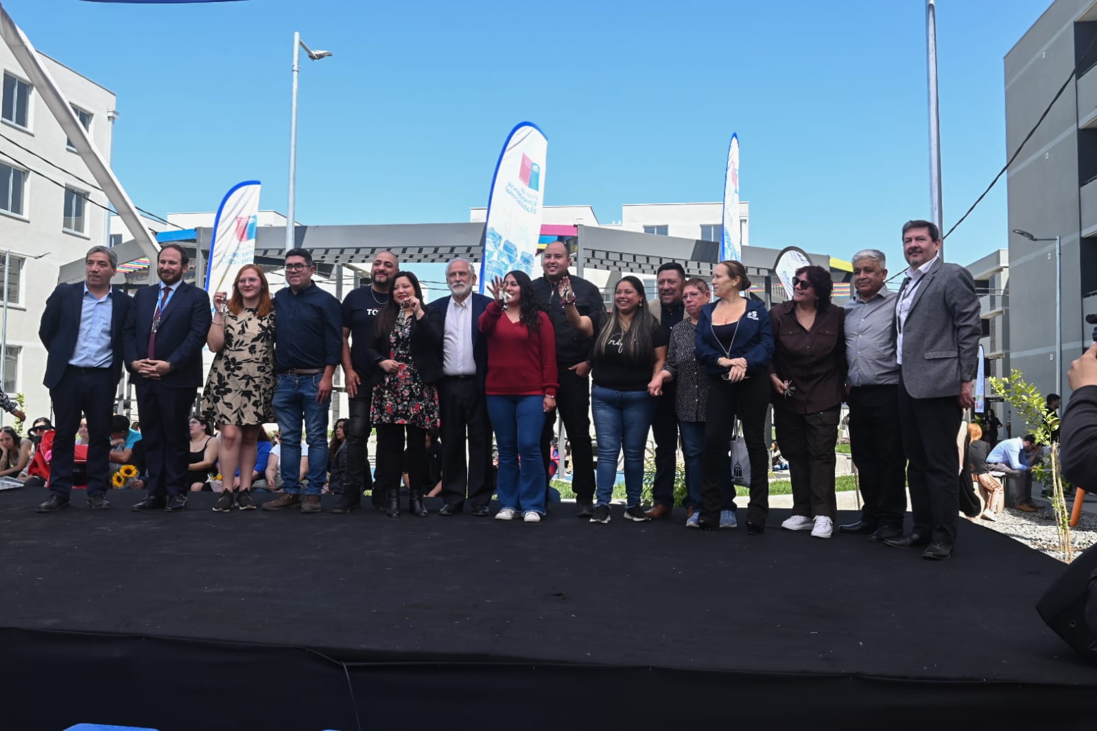 Ministro Montes encabeza la entrega del conjunto habitacional “Cumbres de Girasoles” de Huechuraba que beneficia a más de 500 familias