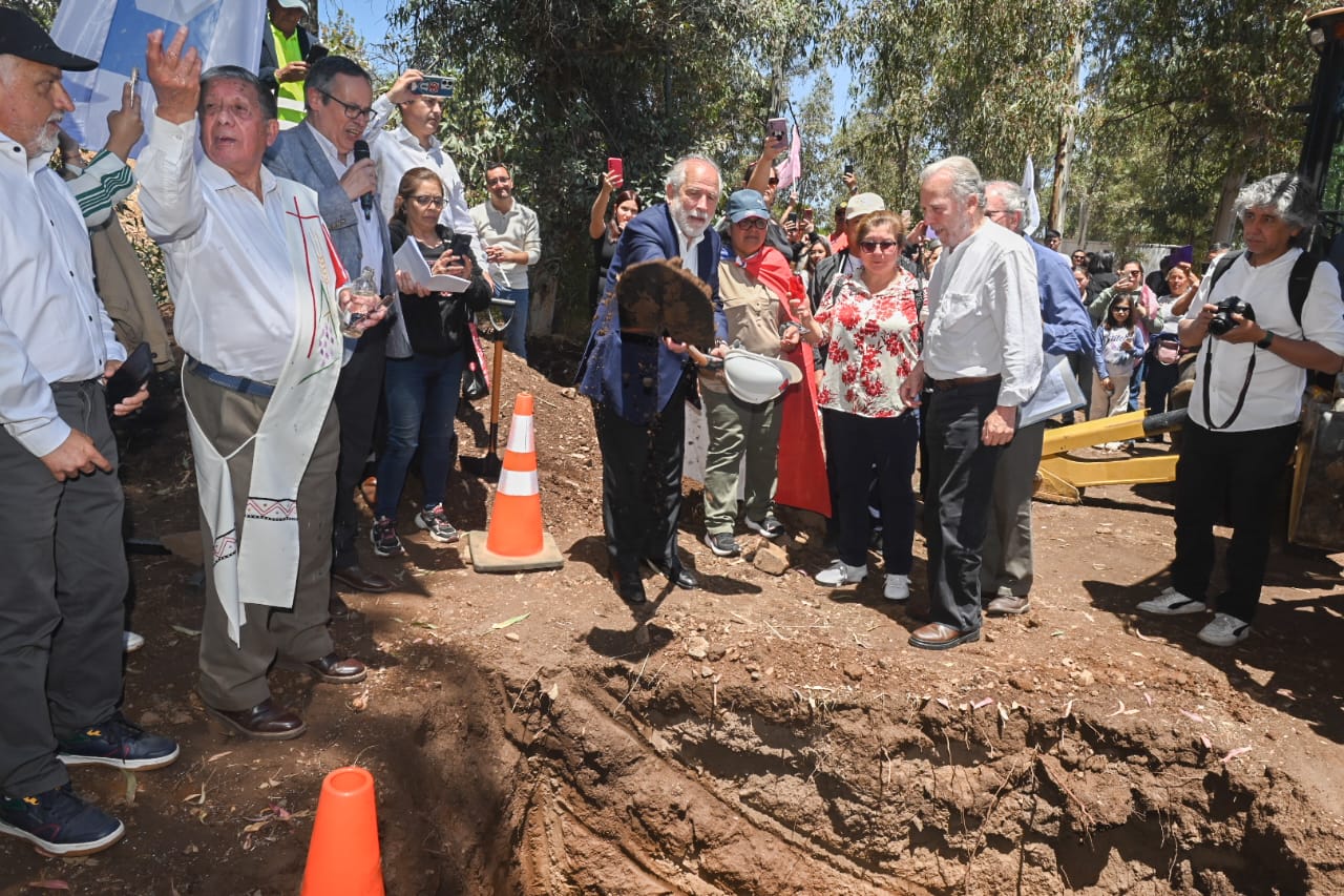 Plan de Emergencia Habitacional: ministro Montes coloca primera piedra de proyecto para 299 familias de La Reina
