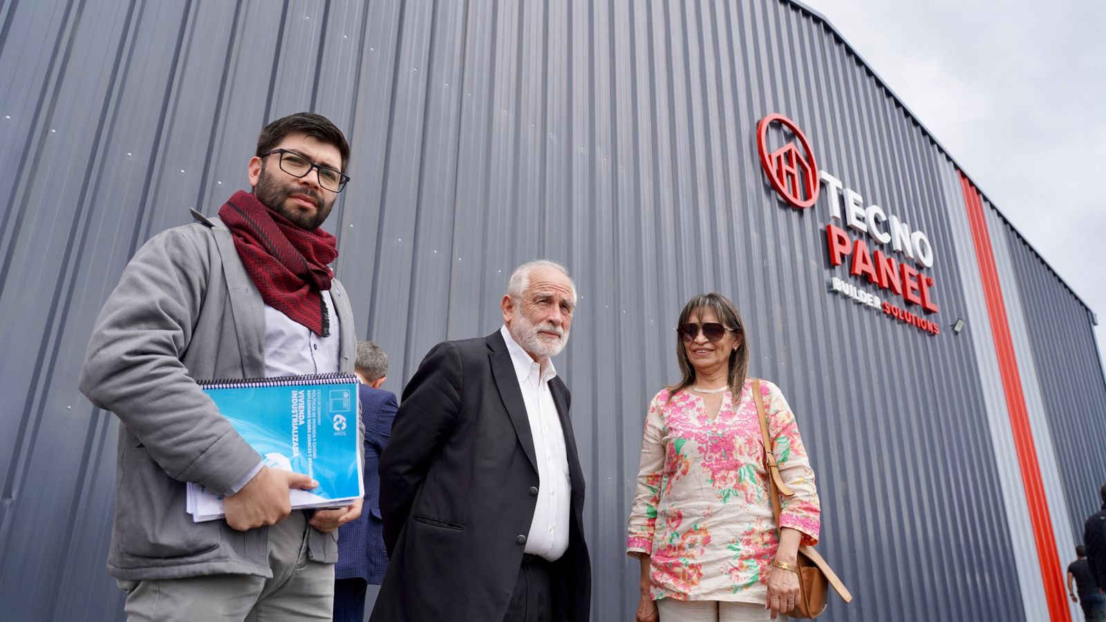 Ministro Montes inaugura en Puerto Varas primera planta industrializada de la región de Los Lagos dedicada a la fabricación de viviendas sociales