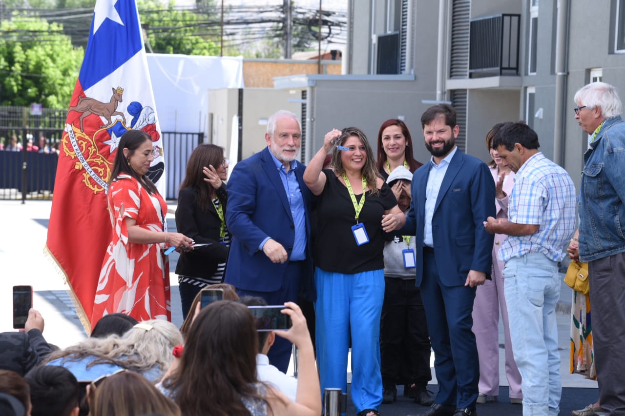 Presidente Gabriel Boric en entrega de viviendas de proyecto Comunidad Santa Olga: “La felicidad de cada familia es importante para nosotros”