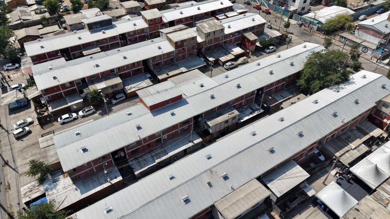 Minvu entrega obras de mejoramiento y remoción de asbesto en condominio de La Pintana construido en 1985