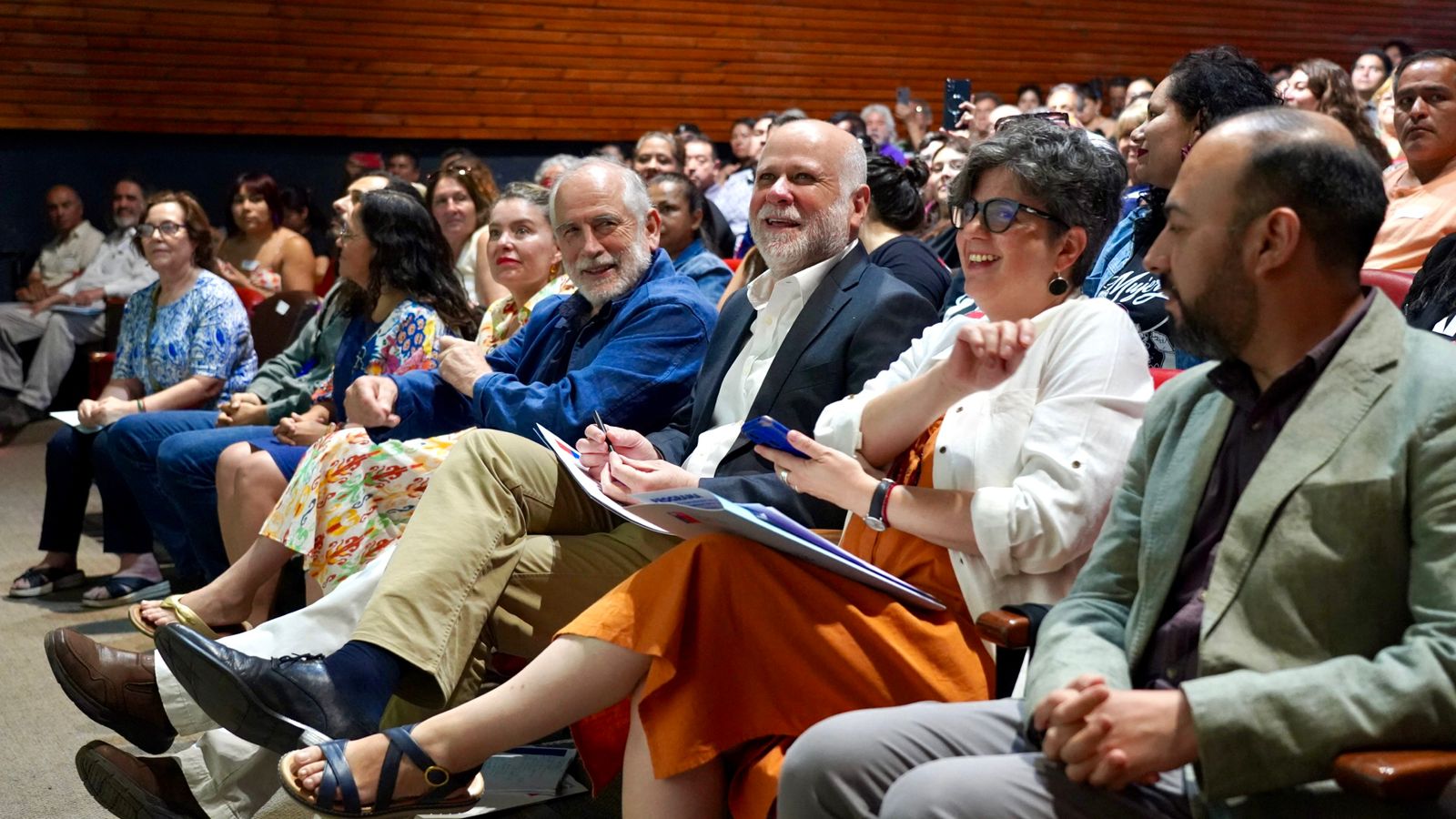 Ministros Elizalde y Montes encabezan encuentro con 500 dirigentes sociales para fortalecer políticas de vivienda, barrio y ciudad