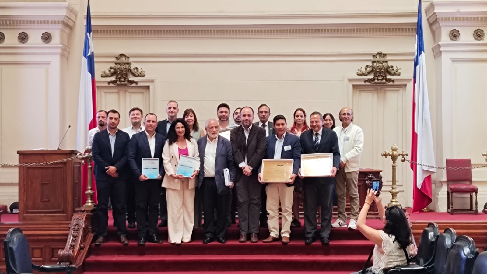 Minvu distingue a actores clave y proyectos que lideran el avance de la vivienda industrializada en Chile