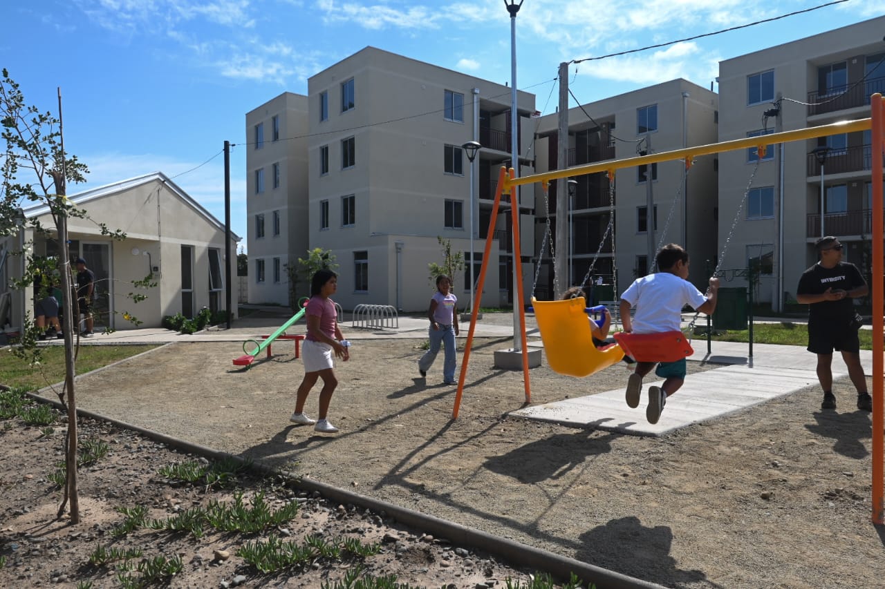 Ministro Montes reporta un 97,7% de avance del Plan de Emergencia Habitacional