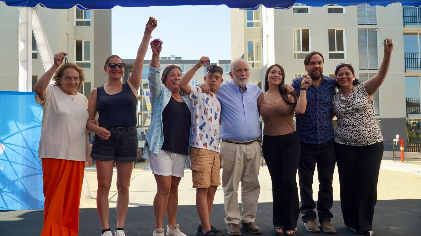 Ministro Montes encabeza entrega de megaproyecto habitacional “Patios de Nibsa” en San Joaquín