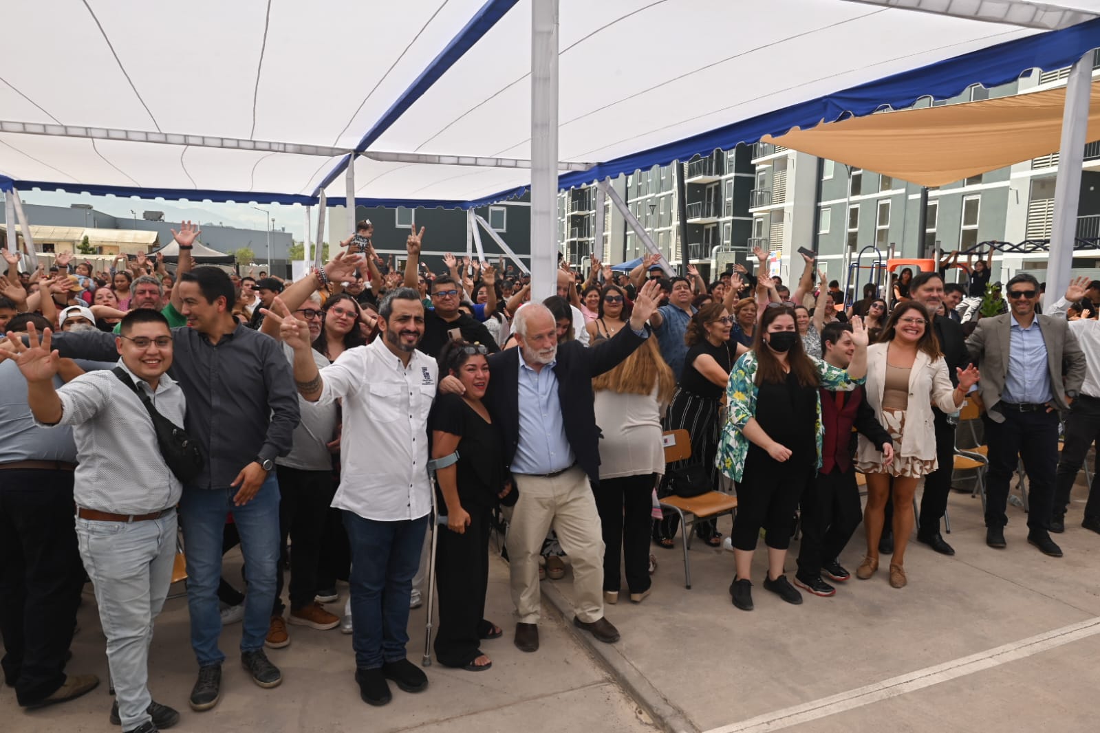 Ministro Carlos Montes encabeza la entrega de proyecto que beneficia a 220 familias de San Bernardo