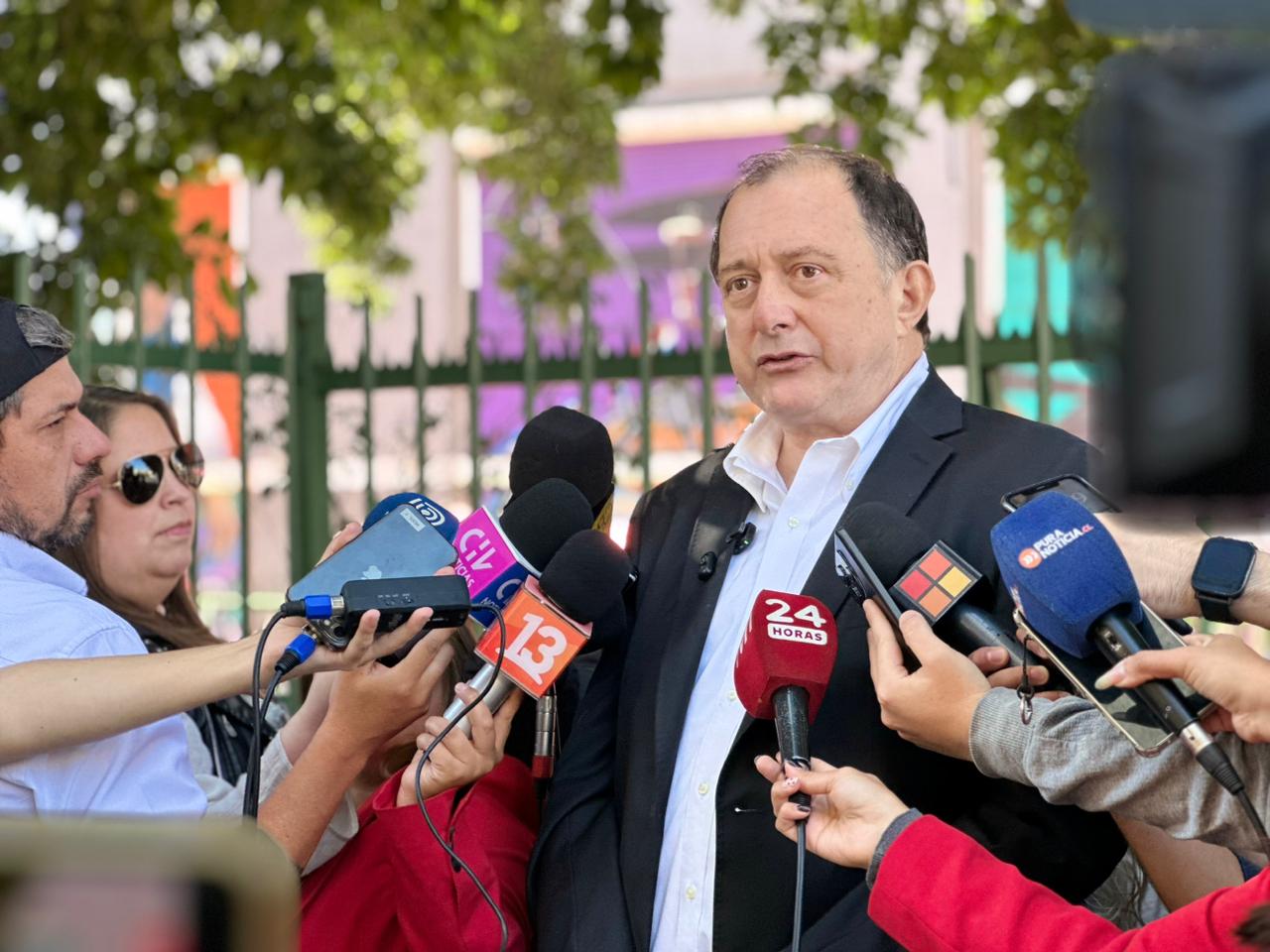 Ministro Poduje anunció suspensión de obras y acciones legales en contra de constructora a cargo de 350 viviendas en Viña del Mar