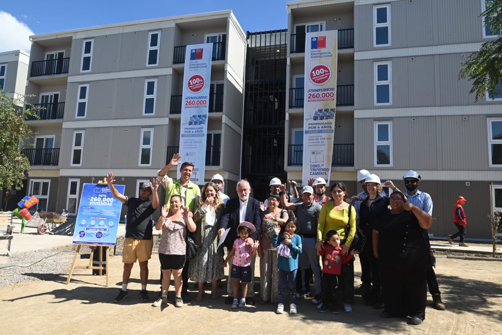 Ministro Montes anuncia cumplimiento de 260 mil viviendas entregadas por el Plan de Emergencia Habitacional y deja otras 150 mil en desarrollo