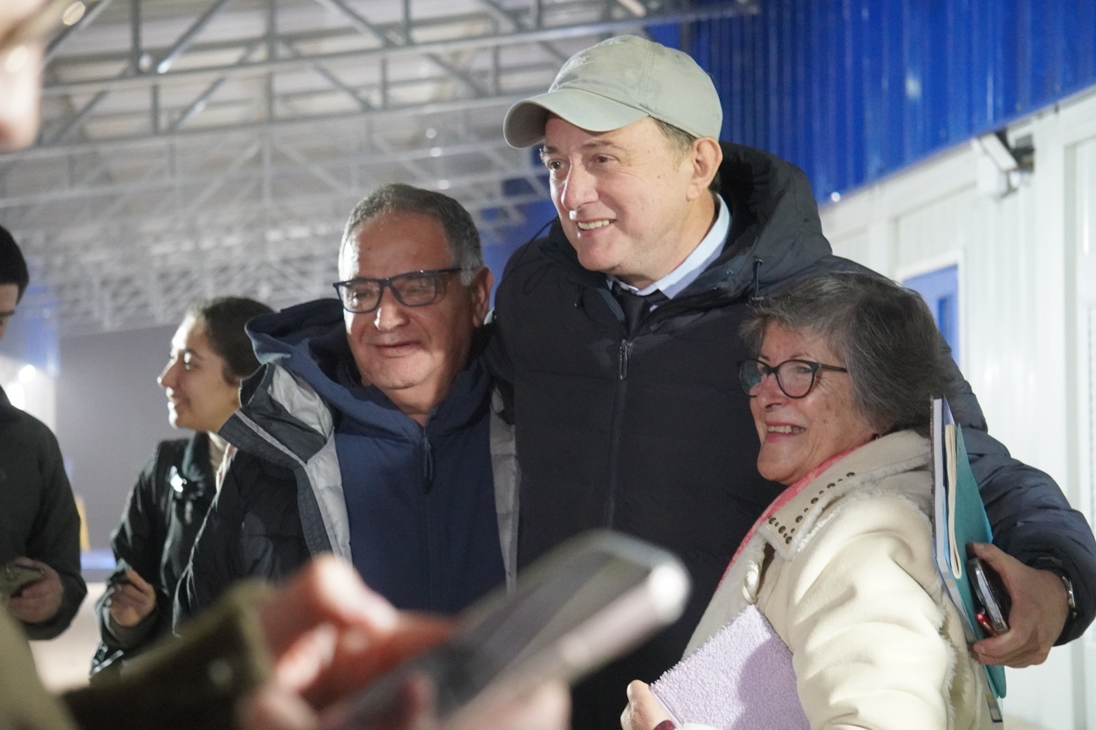 Ministro Ivan Poduje anuncia en Punta de Parra terreno para proyectar 320 viviendas destinadas a familias afectadas por incendios