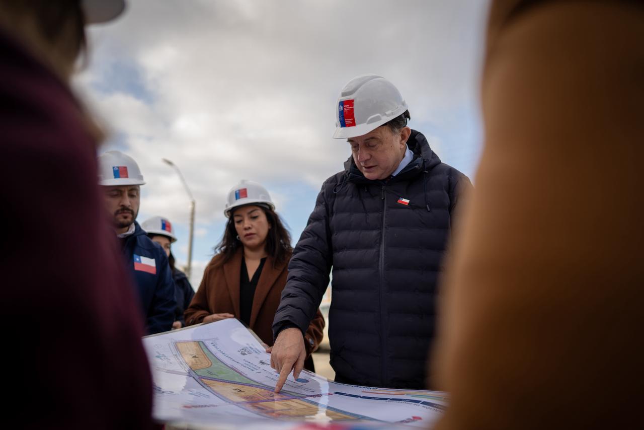 Ministro Ivan Poduje realiza primera visita a Magallanes con agenda enfocada en proyectos habitacionales y encuentro con familias