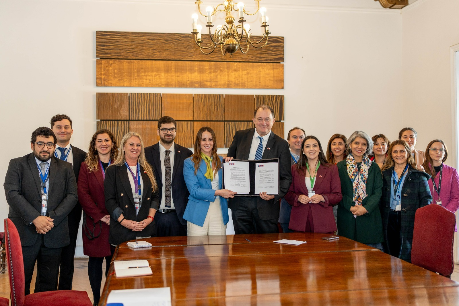 Firma de acuerdo colaborativo entre MINVU y DOS para fortalecer liderazgos comunitarios