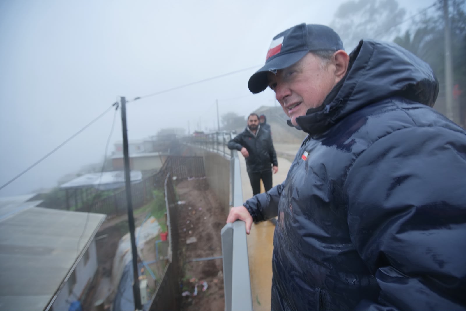 Ministro Poduje inspecciona obras de urbanización en campamento Manuel Bustos que serán solución concreta frente a sistemas frontales