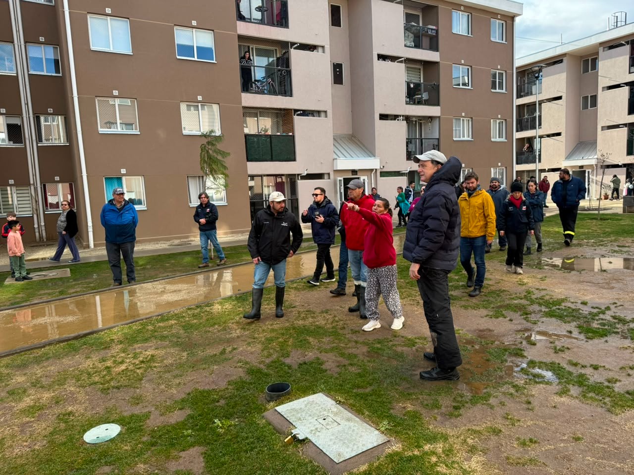 Ministro Ivan Poduje fiscalizó proyectos en Curauma, Talagante y Cerrillos  afectados por las lluvias y exigió soluciones inmediatas a las empresas