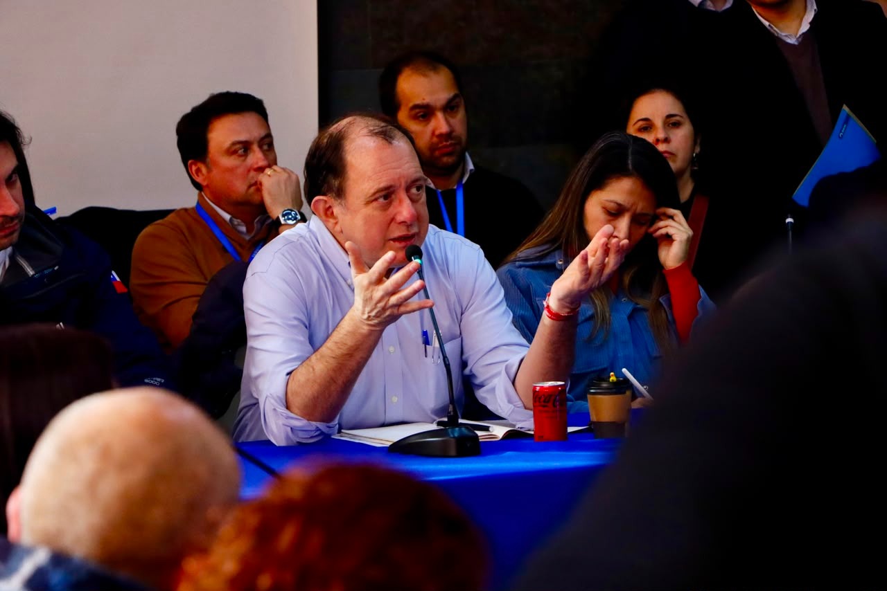 Ministro Ivan Poduje encabeza Mesa de Vivienda de Osorno y anuncia avances para proyectos en Predio Baquedano
