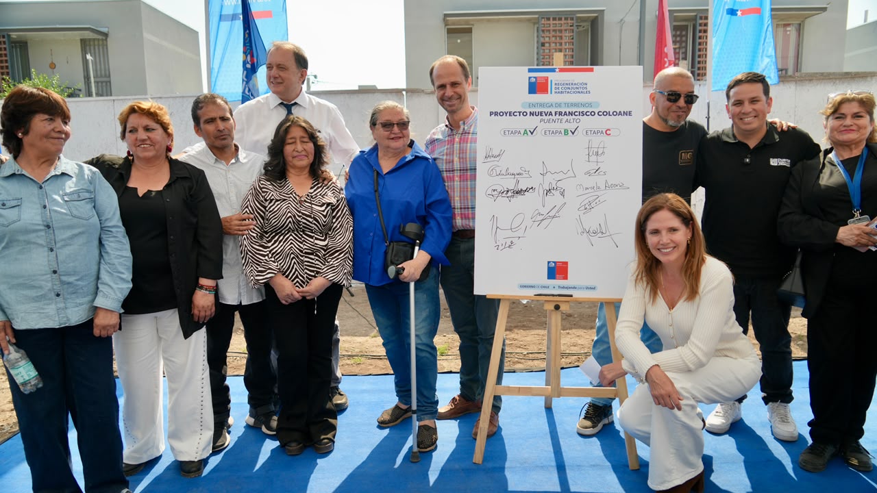 Ministro Ivan Poduje encabeza la entrega de terreno que permitirá la construcción de nuevas viviendas para 79 familias del sector “Francisco Coloane” de Bajos de Mena