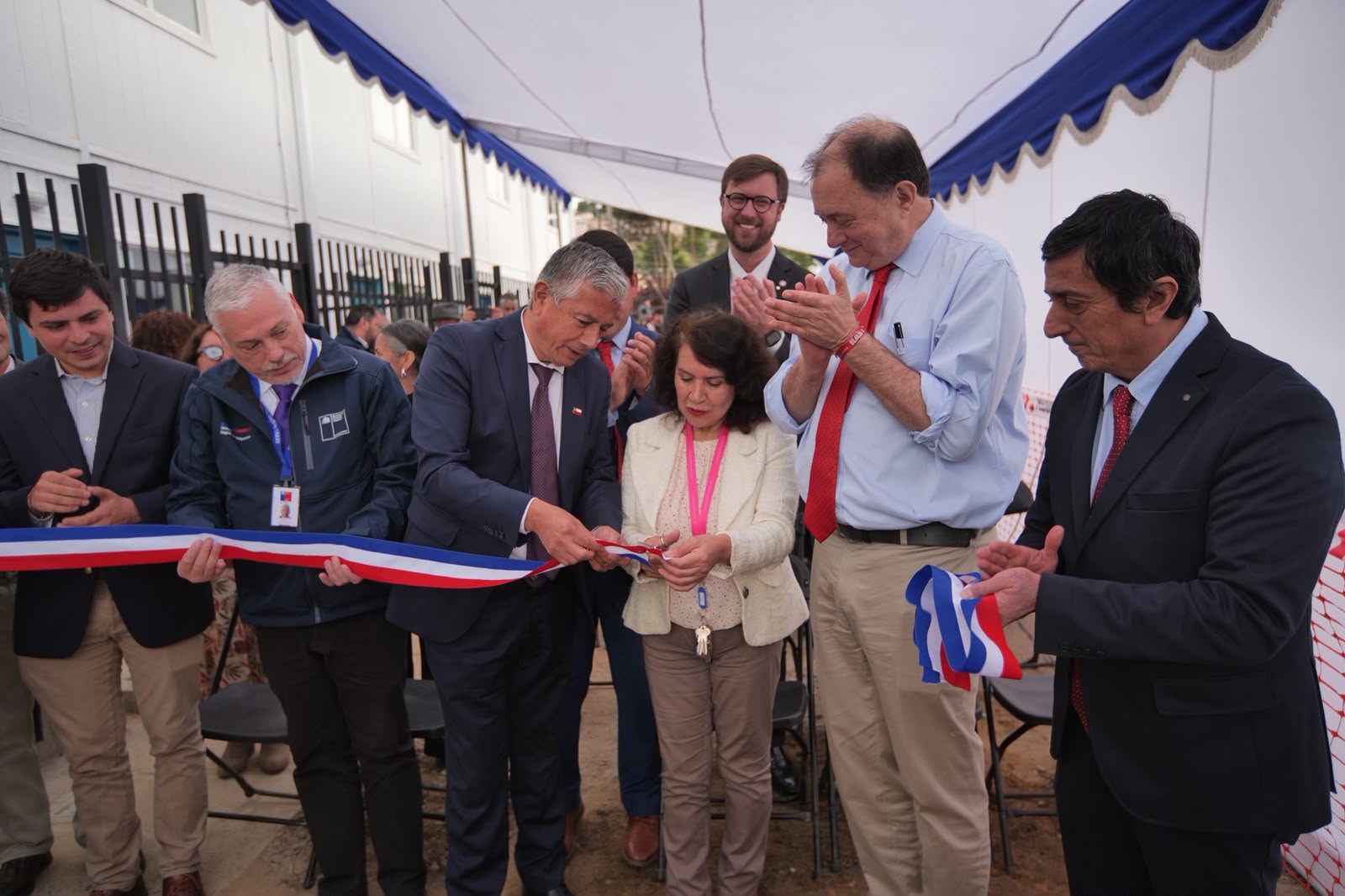 Ministro Ivan Poduje entrega viviendas en El Olivar y anuncia entrega masiva de casas en el sector viñamarino